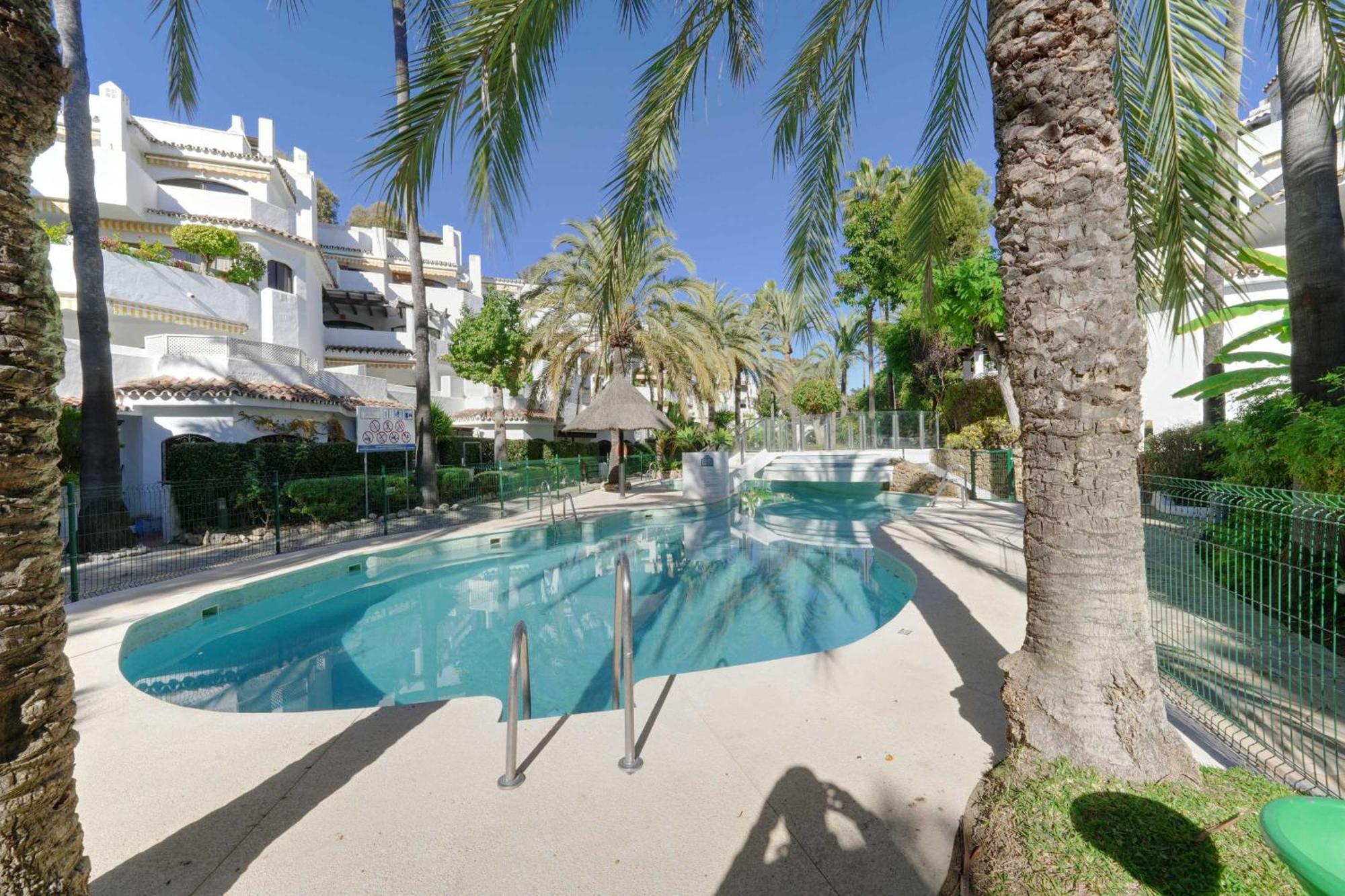 1104 First Line Beach Apartment Golden Beach Pool Марбелья Экстерьер фото