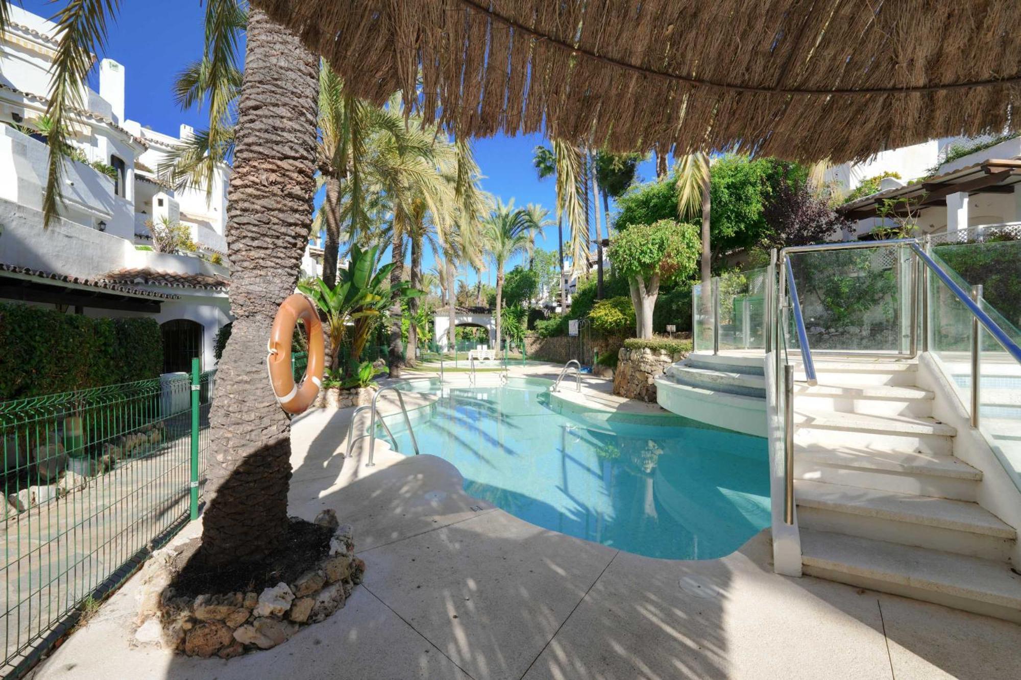1104 First Line Beach Apartment Golden Beach Pool Марбелья Экстерьер фото