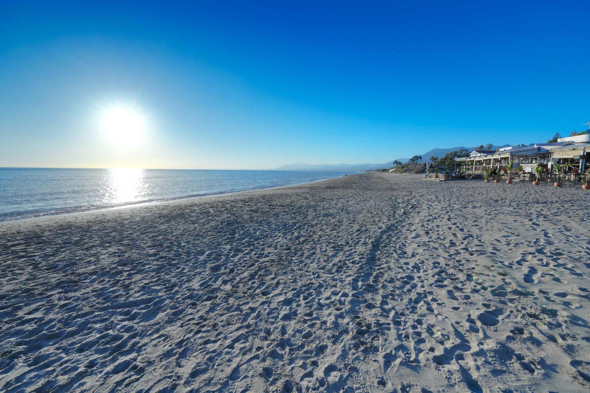 1104 First Line Beach Apartment Golden Beach Pool Марбелья Экстерьер фото