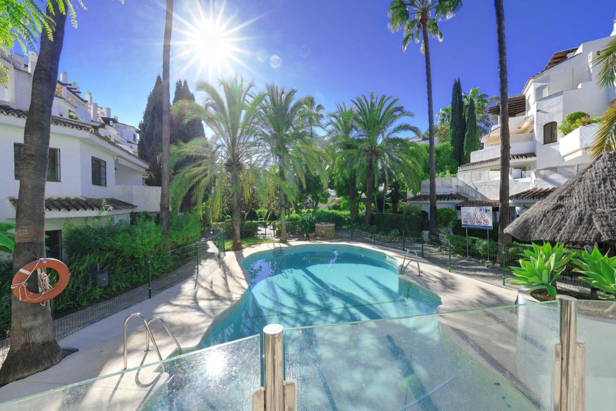 1104 First Line Beach Apartment Golden Beach Pool Марбелья Экстерьер фото