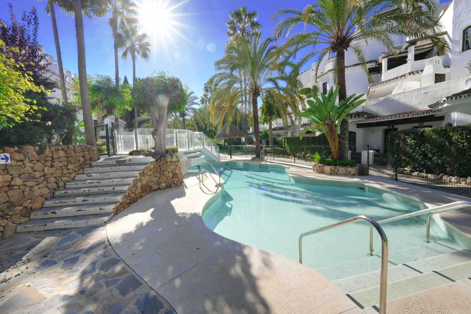1104 First Line Beach Apartment Golden Beach Pool Марбелья Экстерьер фото
