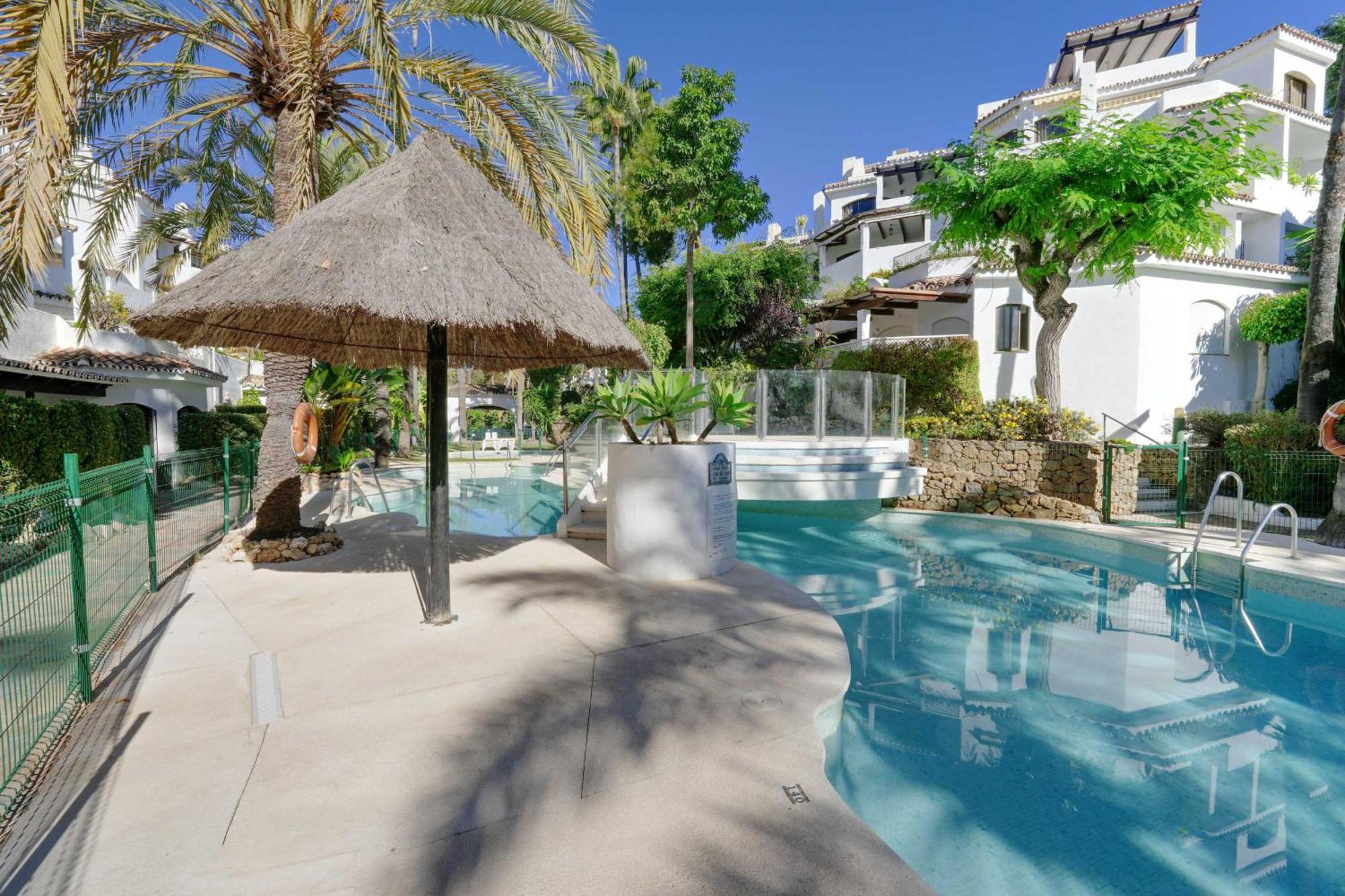 1104 First Line Beach Apartment Golden Beach Pool Марбелья Экстерьер фото