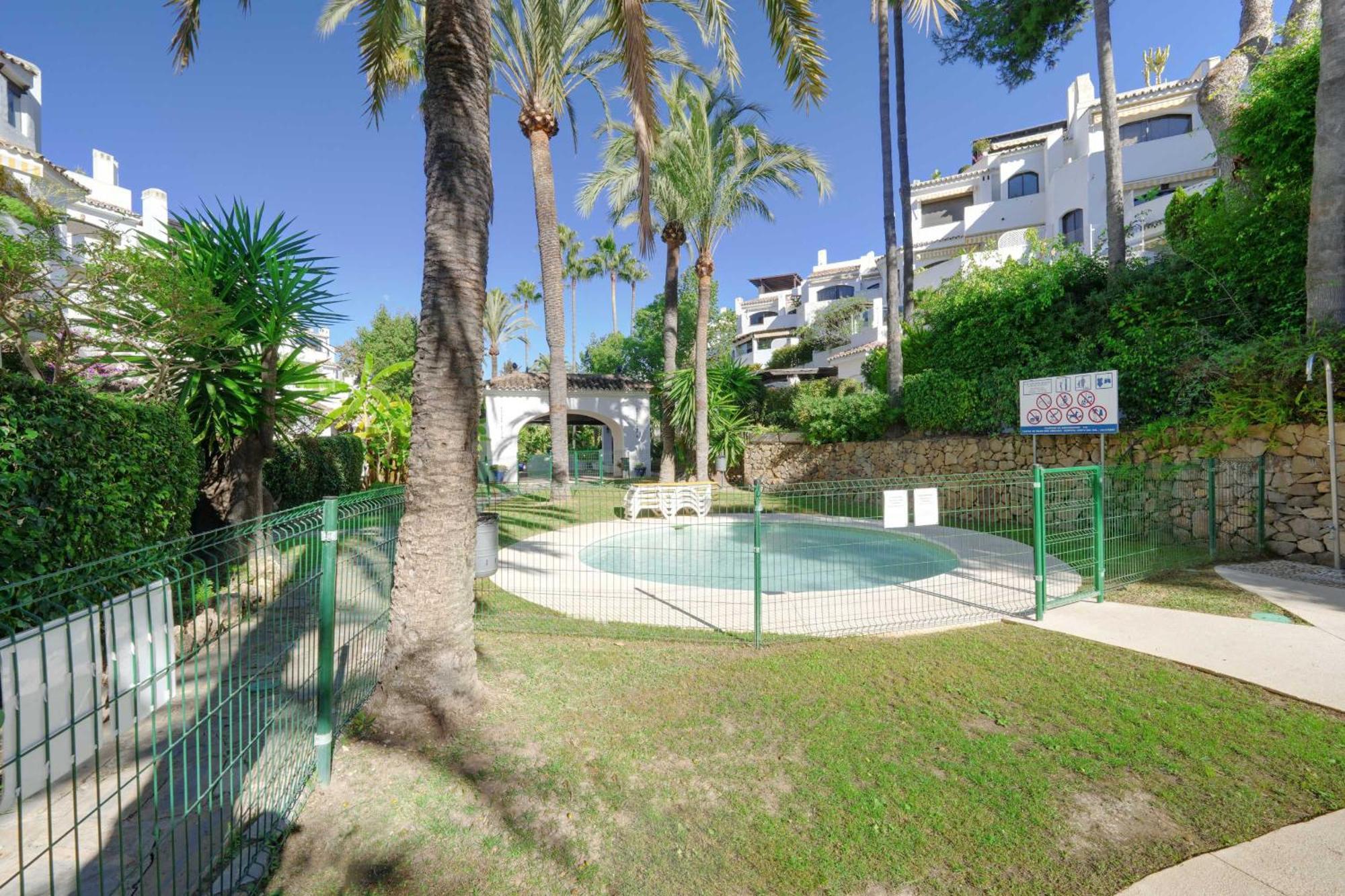 1104 First Line Beach Apartment Golden Beach Pool Марбелья Экстерьер фото