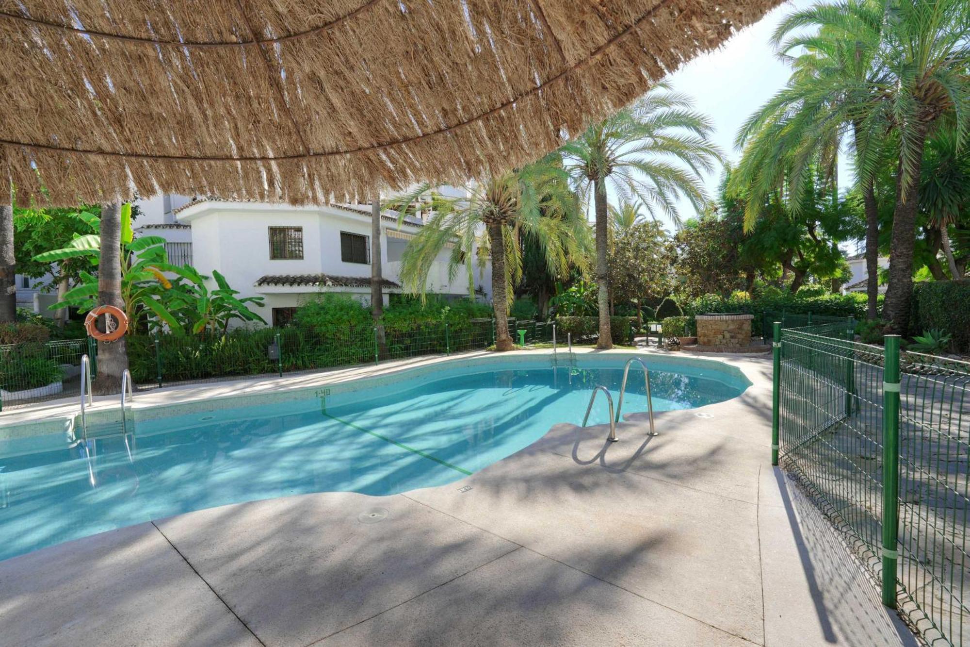 1104 First Line Beach Apartment Golden Beach Pool Марбелья Экстерьер фото
